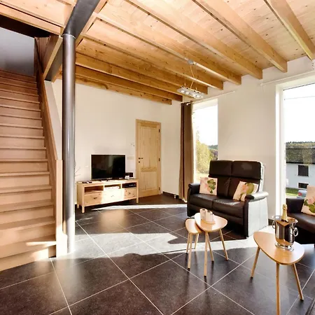 Σπίτι διακοπών Cosy In With Garden *